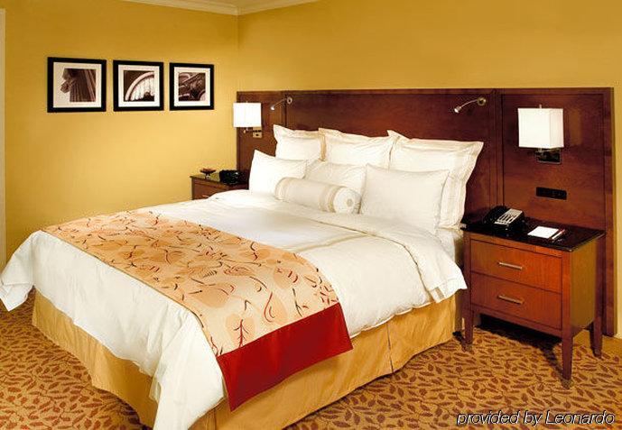 Holiday Inn Chesapeake Exterior foto
