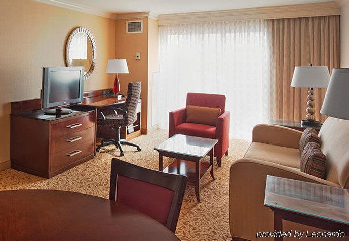 Holiday Inn Chesapeake Exterior foto
