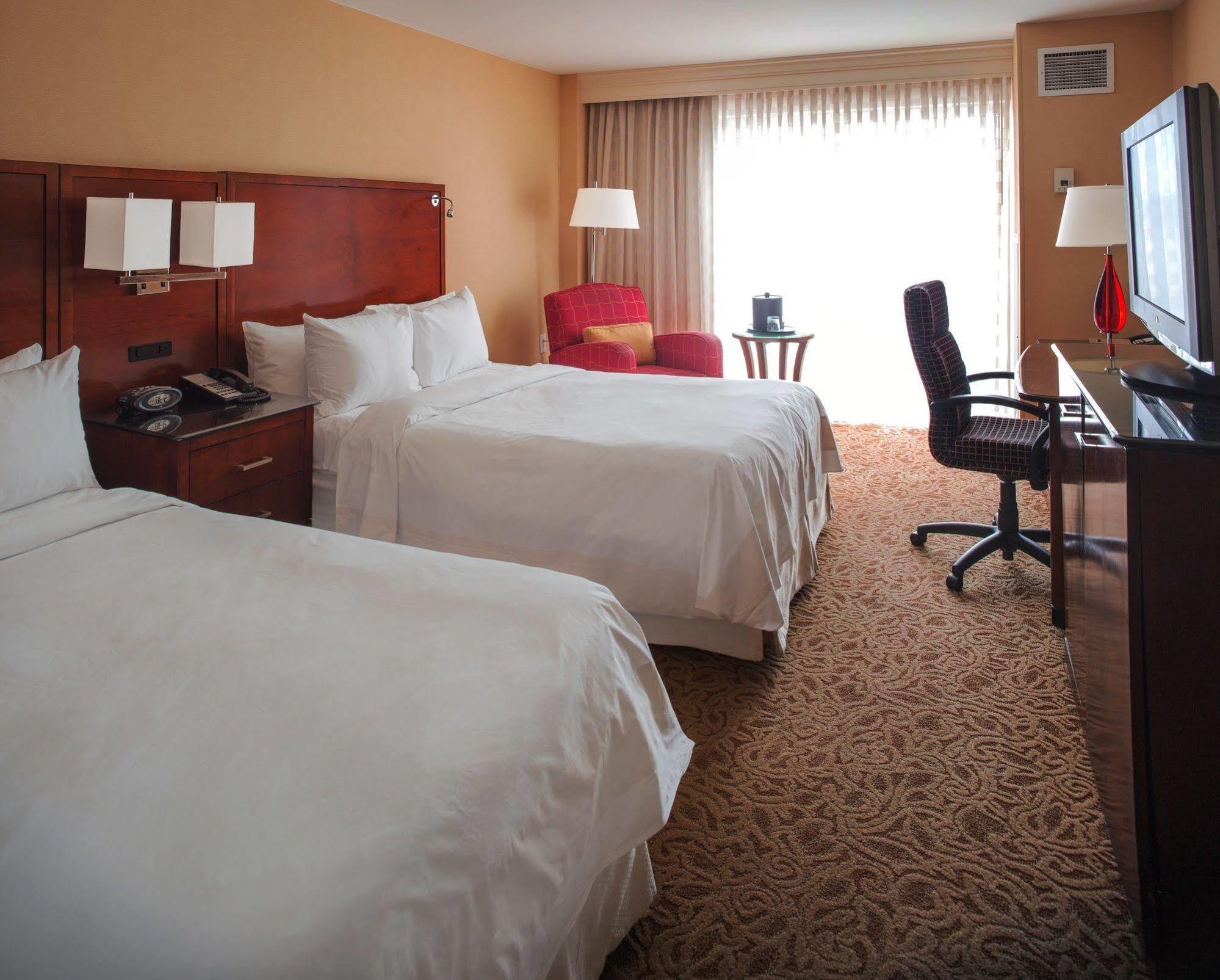Holiday Inn Chesapeake Exterior foto