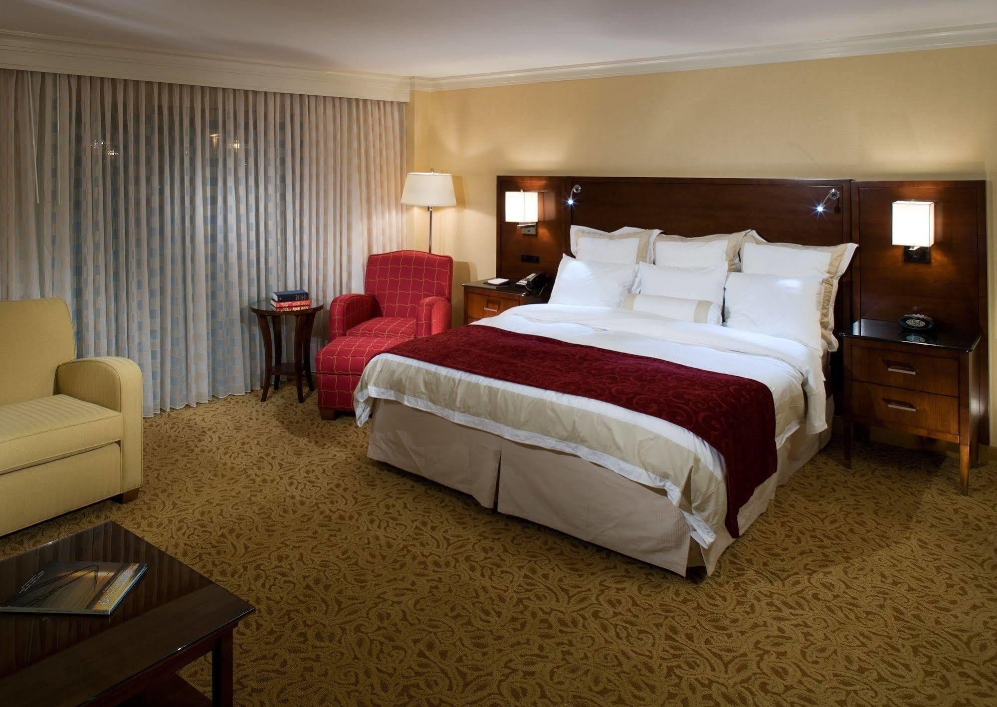 Holiday Inn Chesapeake Exterior foto